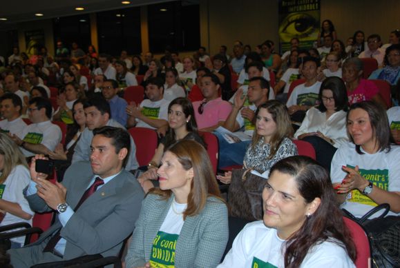 Ato contra PEC 37 reúne grande público no auditório da OAB Ministério